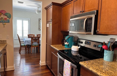 Key West House | Casa Cove Beautiful Tropical 3 KING SUITES Sleeps 8- 2 miles to beach