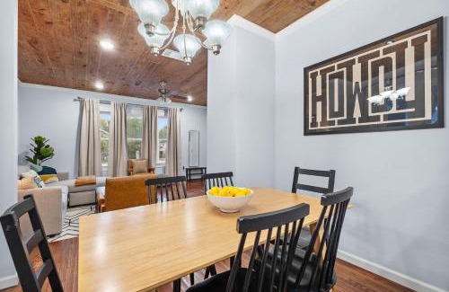 Highland Park House | Casa Cowboy near Downtown, Gourmet Kitchen, Private Yard