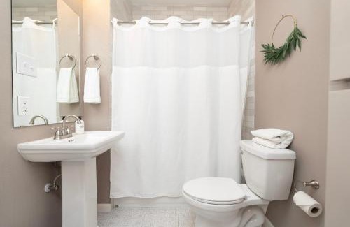 Highland Park House | Casa Cowboy near Downtown, Gourmet Kitchen, Private Yard