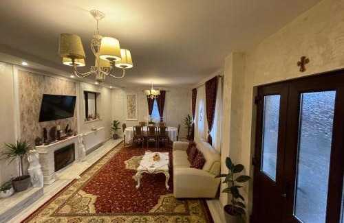 Vama House | Casa cu Pitici