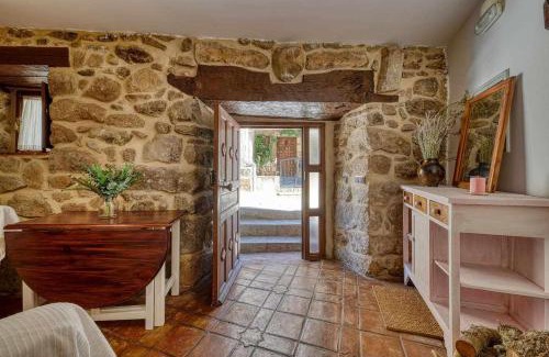 Piedralaves House | Casa Cuesta del Reloj