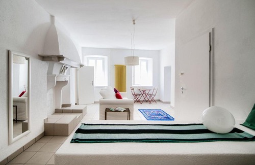 Rovio Apartment | Casa D'Artista nel borgo di Rovio