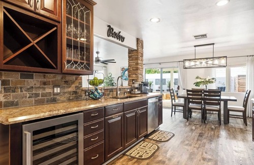 The Plaza House | Casa d’Cambridge | Pool Heat & Spa |EV| Sleeps 10