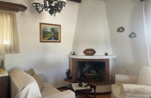 Eretria House | Casa de Alegria