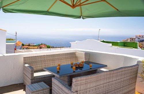 Chio Apartment | CASA DE BOMBEROS - Chio - 5 rooms, 2 kitchen, 2 terraces, film projector, fibre net