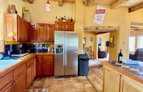 Taos House | Casa De Cuentos-Holiday Cancellation-BEST Views! Firepit w/wood supplied!