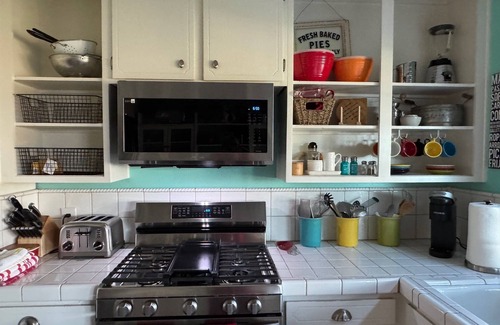 Mission Viejo House | Casa de la Loma - a Cozy & Colorful Retreat - Save 11%!