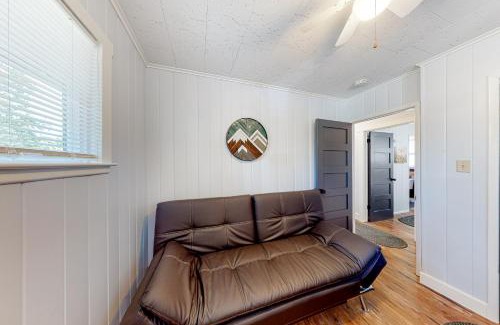 Bass Lake House | Casa de la Montaña