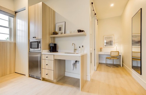 Santa Barbara Apartment | Casa De La Vina Unit 1 - Boutique Suites