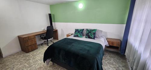 Laureles - Estadio Apartment | Casa de las palmas 3