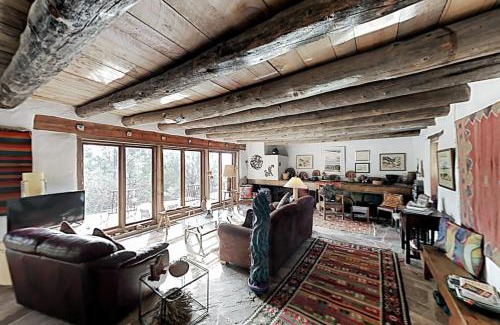 Canoncito House | Casa de las Piedras