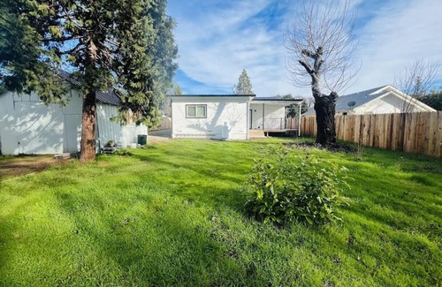 Kelseyville House | Casa de Live Oak in downtown Kelseyville