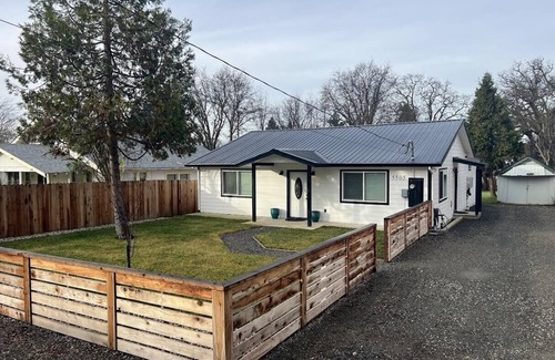 Kelseyville House | Casa de Live Oak in downtown Kelseyville