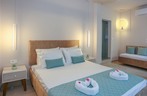 Old Town Hotel | Casa de Potie - Casa 4: Triple Room With Terrace in the Heart of Chania Old Town