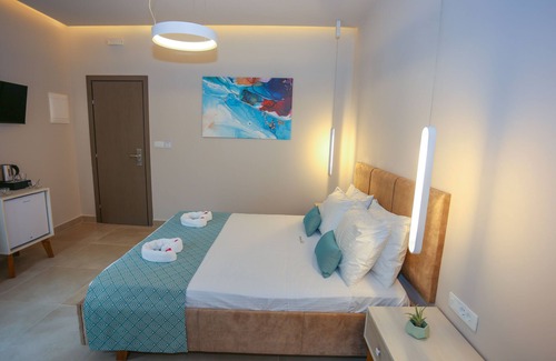 Old Town Hotel | Casa de Potie - Casa 4: Triple Room With Terrace in the Heart of Chania Old Town