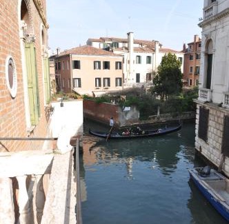 Santa Croce Apartment | Casa Dei Pittori Venice Apartments