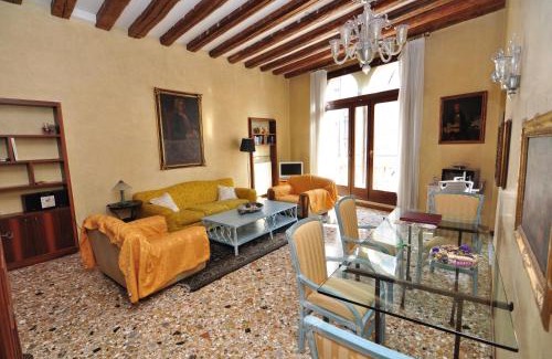 Santa Croce Apartment | Casa Dei Pittori Venice Apartments
