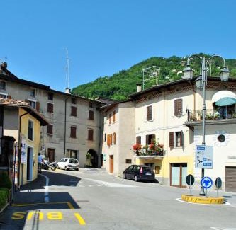 Pieve House | Casa del Borgo Maria Luisa by Gardadomusmea
