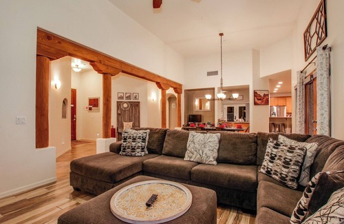 Tucson House | Casa del Cerro Vista - Desert Wood Oasis
