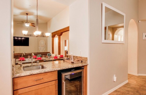 Tucson House | Casa del Cerro Vista - Desert Wood Oasis