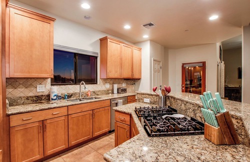 Tucson House | Casa del Cerro Vista - Desert Wood Oasis