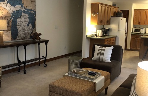 Fennville House | Casa del Lago - A Summer's Place on Lake Michigan