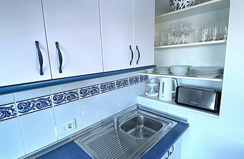 Cala House | Casa del Mar - Immaculate 1-Bed House in Benidorm