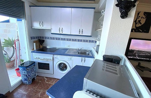 Cala House | Casa del Mar - Immaculate 1-Bed House in Benidorm