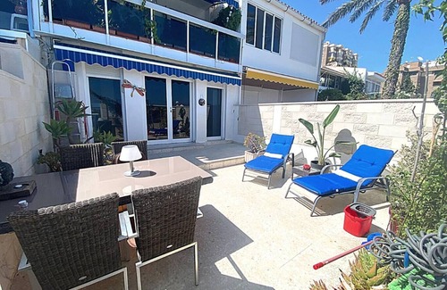 Cala House | Casa del Mar - Immaculate 1-Bed House in Benidorm