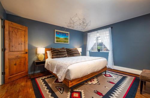 Santa Fe House | Casa Del Mar- King Bed - Patio -Railyard - 3BR