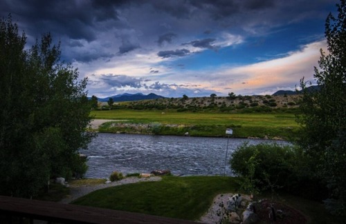 Buena Vista House | Casa Del Rio- movie theater, hot tub, sauna, pet friendly & boat ramp! #020796