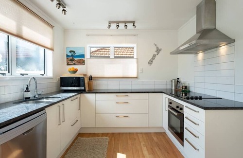Mount Maunganui House | Casa Del Sol on Golf RD