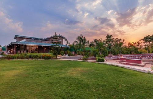 Nashik Villa | Casa del Verde by StayVista - Orchards oasis with a pool, Spacious lawn, Terrace & Indoor games