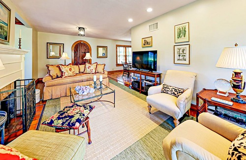 Old Northwood Historic District House | Casa Delphino w/ Balcony & Backyard in Old Northwood Historic District