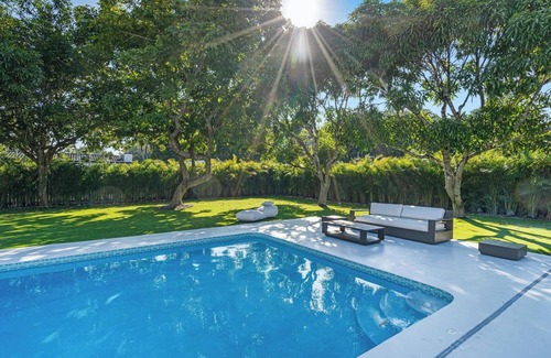 Ludlam House | Casa Di Ace. Luxury Miami Home with Private Racket Sports Court