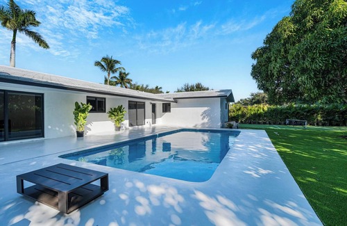 Ludlam House | Casa Di Ace. Luxury Miami Home with Private Racket Sports Court