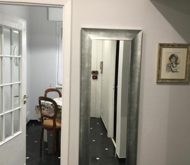Nervi Apartment | Casa di Aldo: una casa nel centro di Nervi.