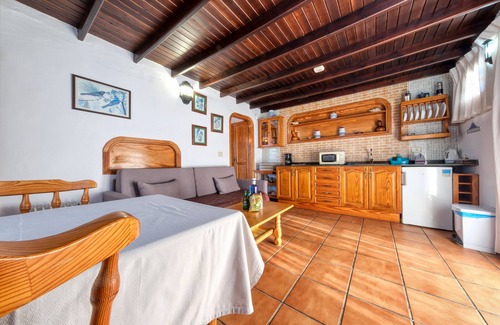 La Geria Ski Chalet | Casa Diama 2: view of La Geria and shared pool