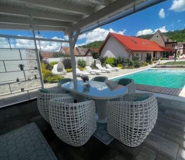 Axente Sever Villa | Casa din raiul Ardelean