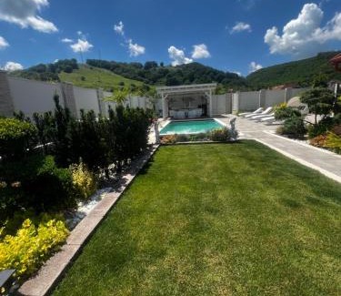Axente Sever Villa | Casa din raiul Ardelean