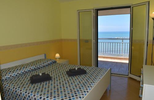 Punta Secca Apartment | Casa Donna Titina