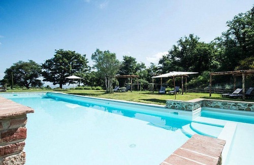 Trequanda House | Casa Dracena N: A welcoming two-story apartment situated in the heart of the Tuscan countryside, with Free WI-FI.
