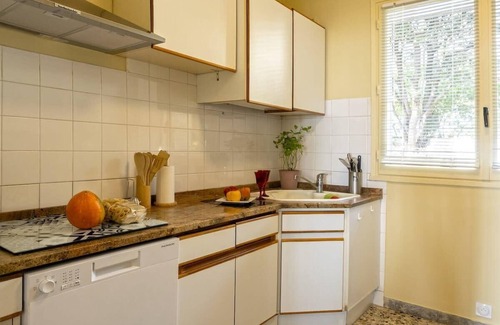 Erbalunga Apartment | Casa Eden Roc, in the center of Erbalunga, with a terrace sea view.
