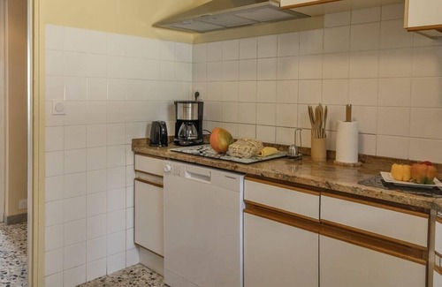 Erbalunga Apartment | Casa Eden Roc, in the center of Erbalunga, with a terrace sea view.