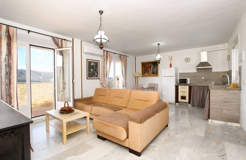 Cortes de la Frontera Cottage | Casa El Gastrónomo for 12 people