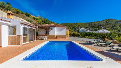 Arenas Villa | Casa El Moral de Arenas by Ruralidays