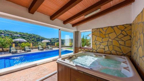 Arenas Villa | Casa El Moral de Arenas by Ruralidays