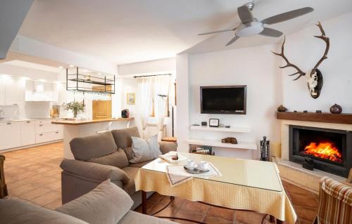 Huetor Santillan House | Casa El Pilar con piscina, jardín y barbacoa