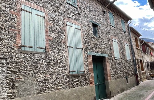 La Sacristie House | Casa Emma – At the Foot of the Canigó, a Family Home Between Sea and Mountain