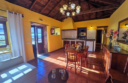 Villa de Mazo Cottage | Casa en el Este de La Palma, Buena Ubicación, Vistas y Fibra Óptica
